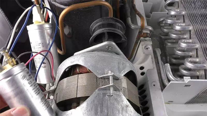 Condensatore spunto motore e compressore.