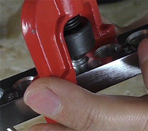 Sostituzione tubo alluminio gas del piano cottura che perde gas