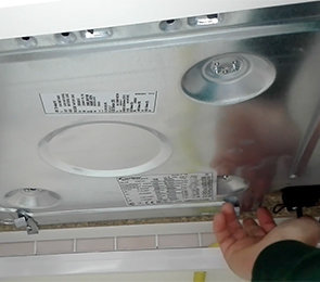 Come estrarre il piano di cottura da incasso dalla piano della cucina
