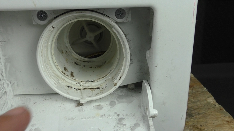 interno pompa filtro scarico lavatrice