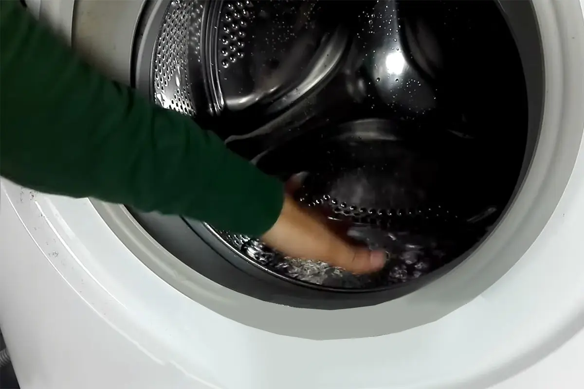 lavatrice bloccata con acqua dentro