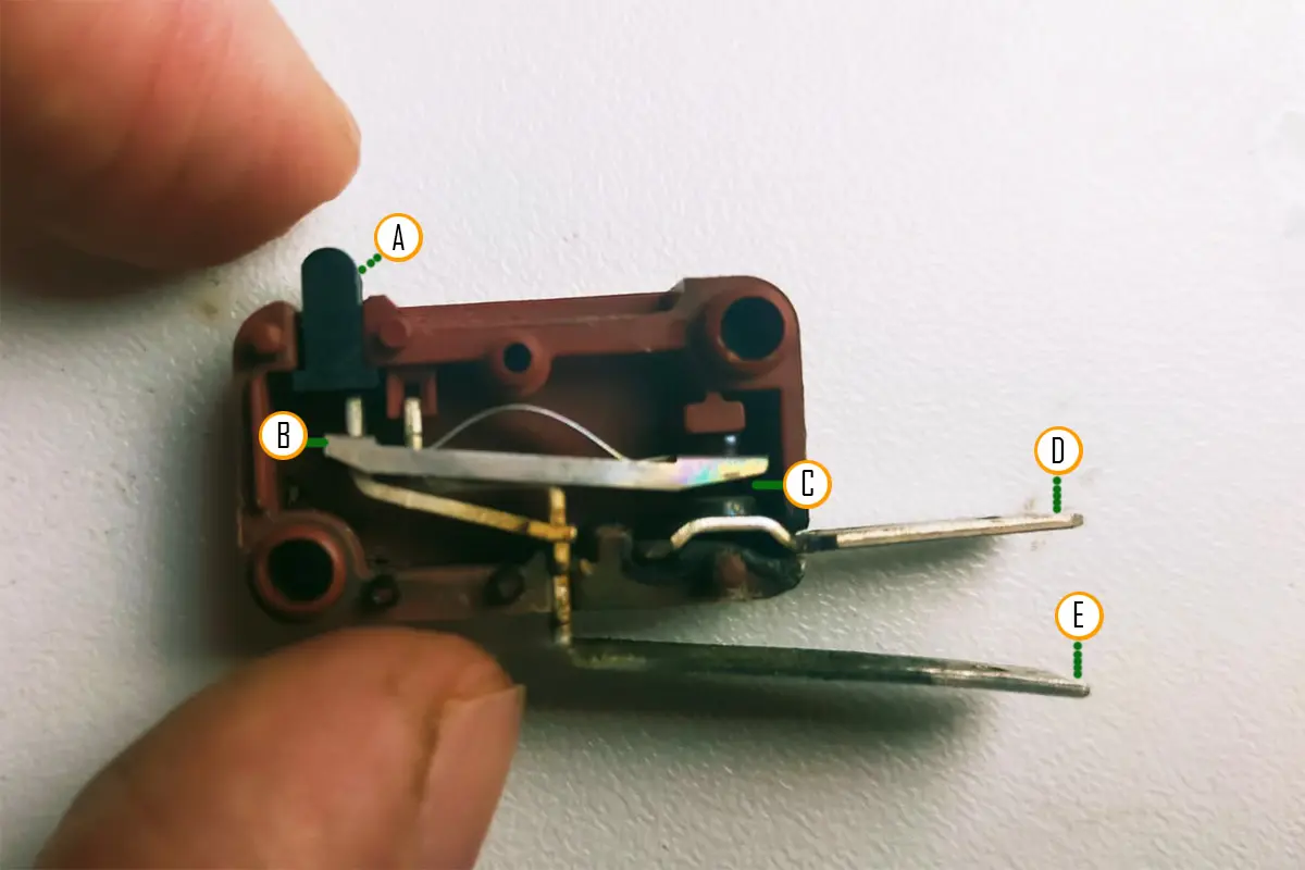 microinterruttore circuito aperto