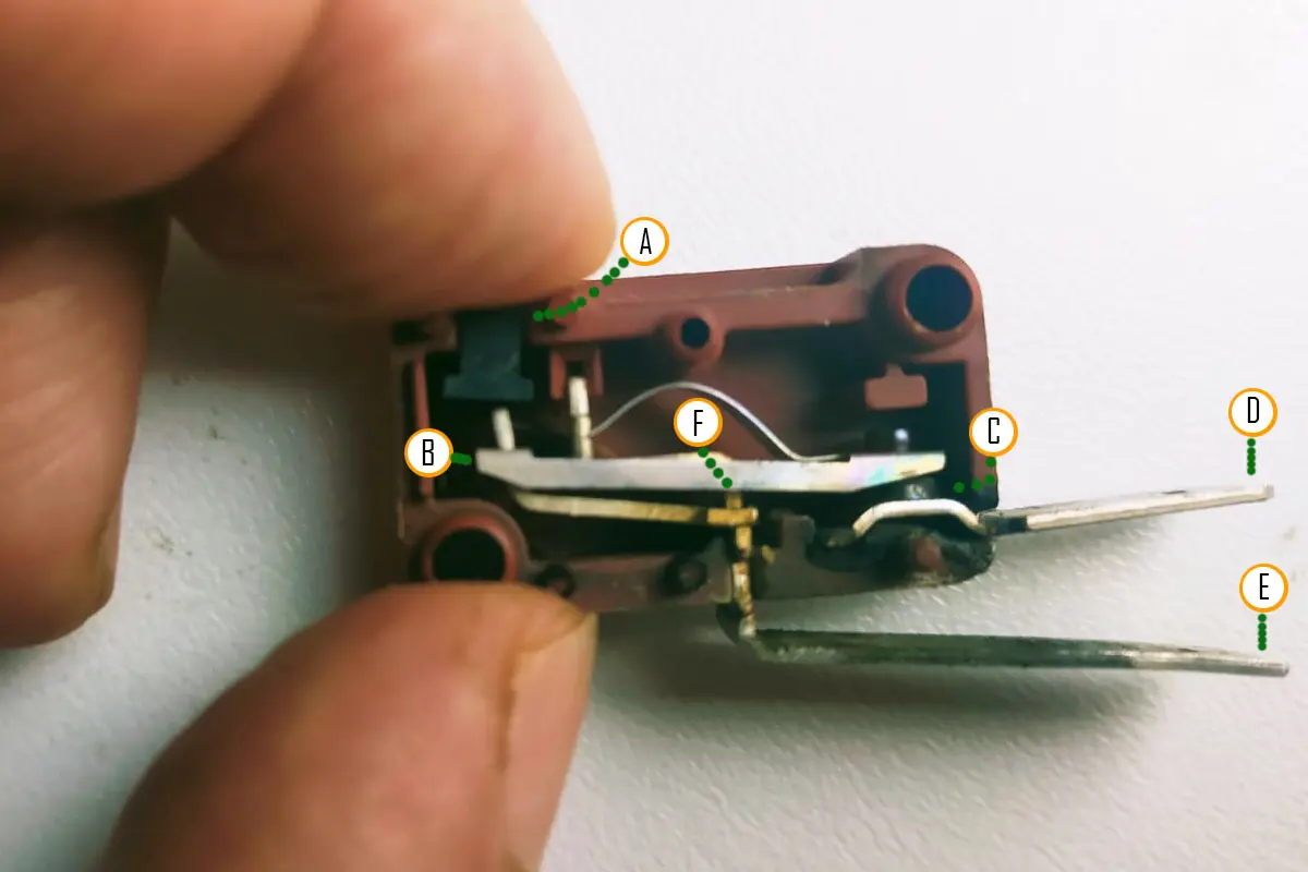 microinterruttore circuito chiuso
