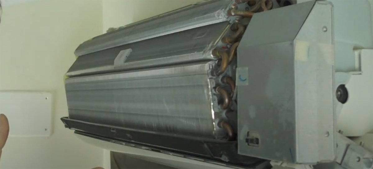 Batteria dello split dove si crea la condensa.