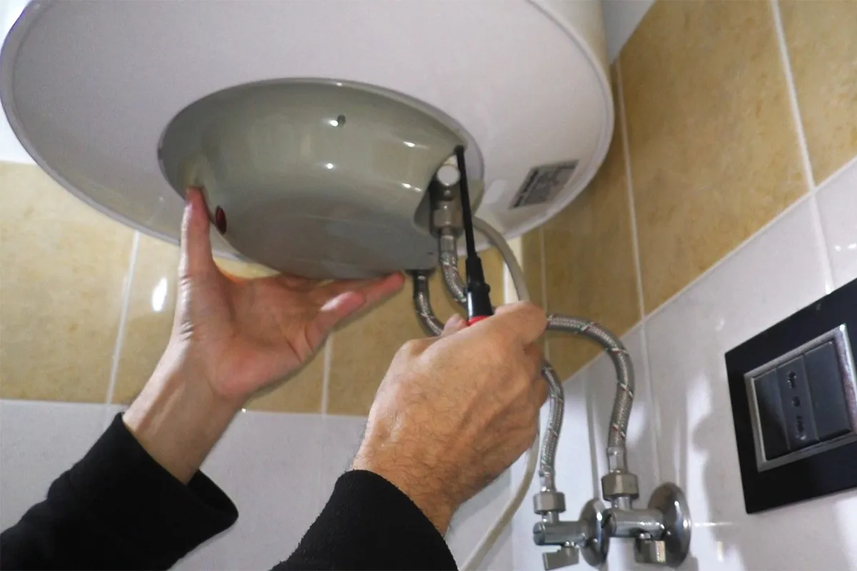 rimozione coperchio resistenza scaldabagno