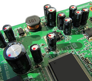 Distinzione scheda centrale e display della lavatrice.