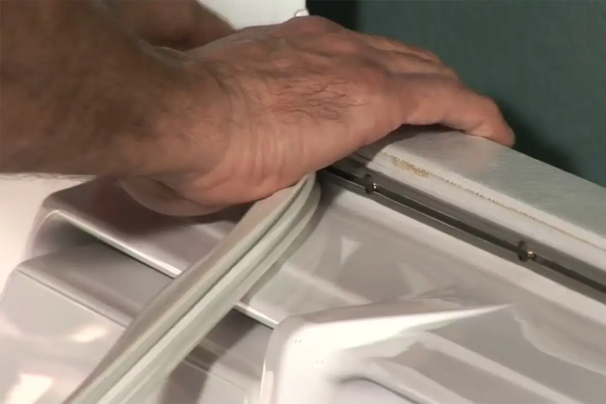 sostituzione guarnizione frigo ad incastro