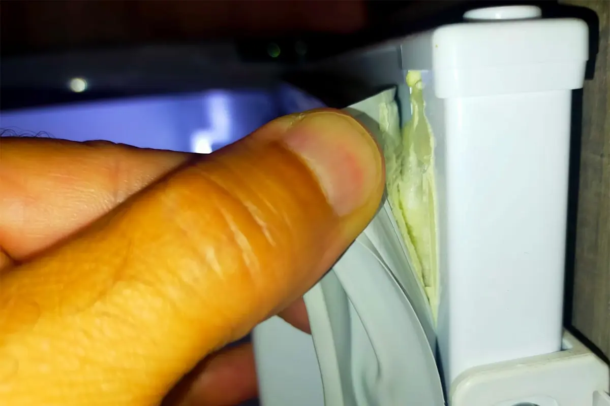 sostituzione guarnizione frigo incorporta nello sportello
