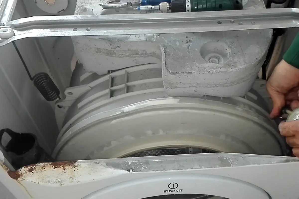 vasca lavatrice rotta